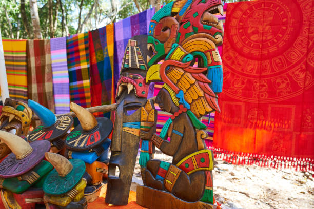 istock Chichen itza Mayan handcrafts and serapes 911655884