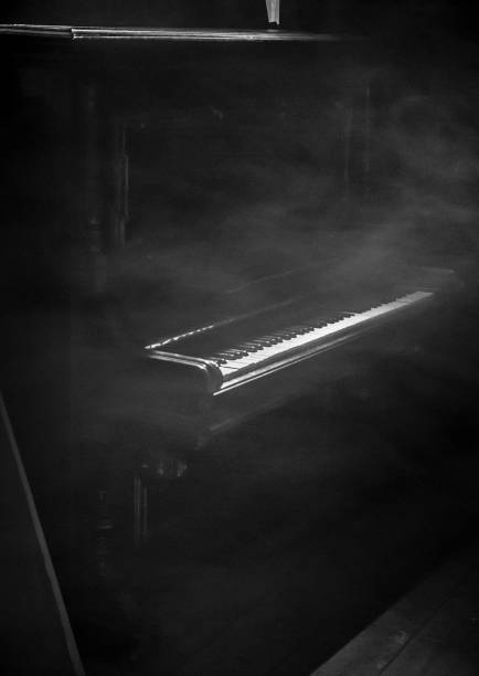 istock Piano in smoke on the dark background 911664648