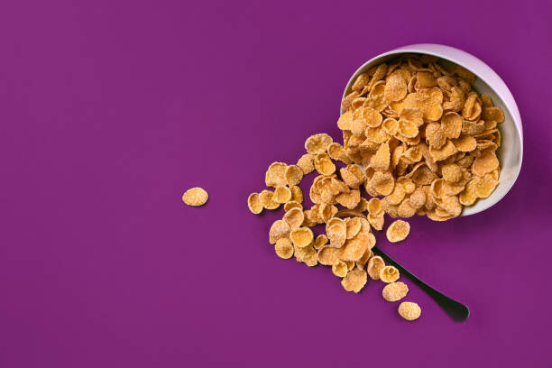 istock Bowl with cornflakes on the colorful background 911671916