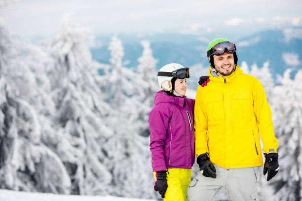 istock Couple on the snowy mountains 911702216