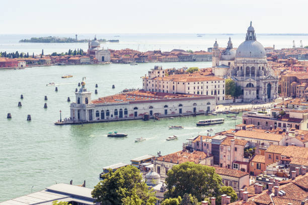 istock Aerial view of Venice, Italy 911712814