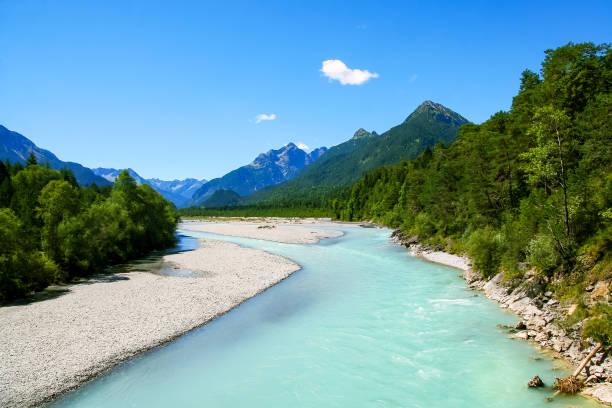 lechriver in summer, near forchach, lechtaler alps, tyrol, austria - forchach imagens e fotografias de stock