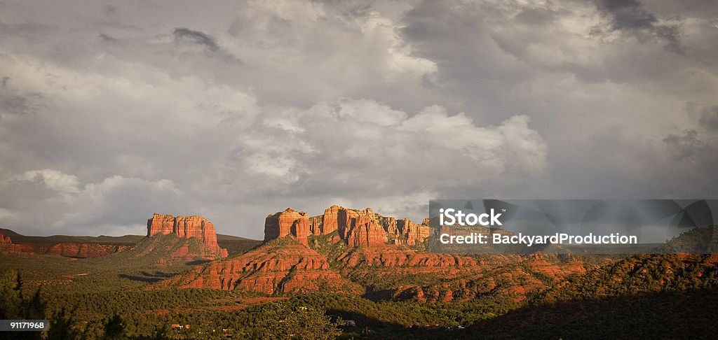 Vehemente vista de Sedona hills - Foto de stock de Aire libre libre de derechos