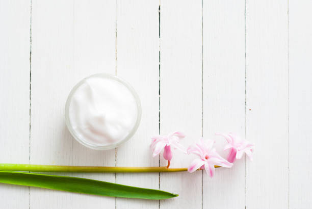 istock Face cream and hyacinth 911724576