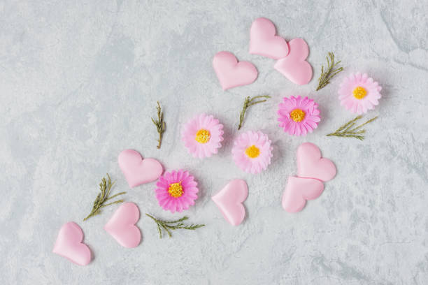 istock Beautiful composition with flowers and pink hearts 911735292