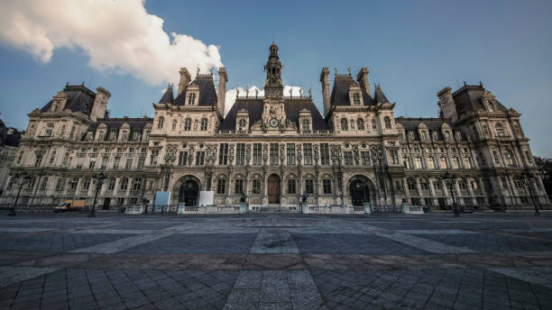 istock Main city hall in Paris 911742160
