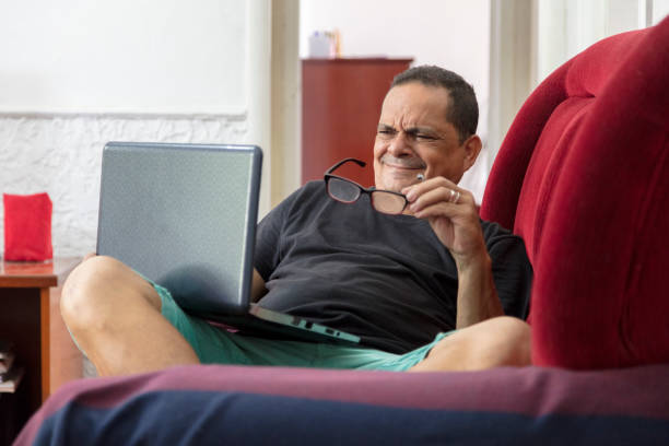 istock Brazilian man at home 911751276
