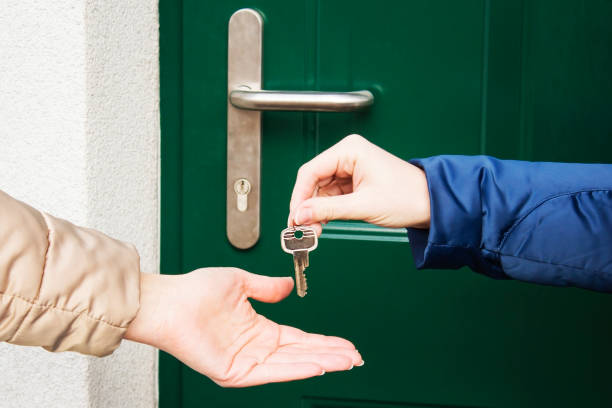 istock Handing Over the Key from a New Home. 911754688