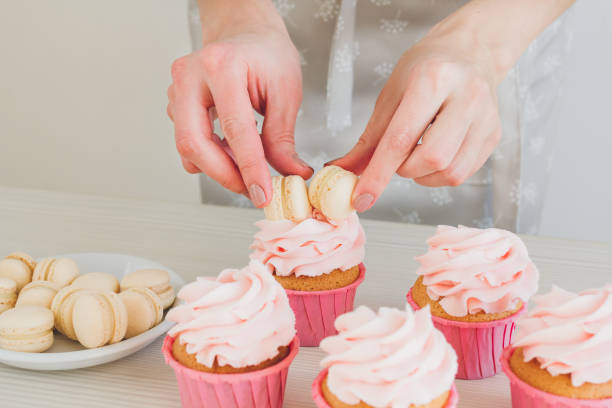 istock Girl prepares cupcakes 911765282
