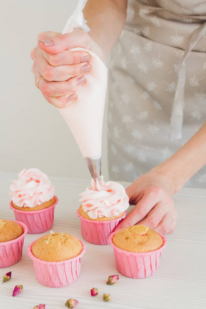 istock Girl prepares cupcakes 911766500
