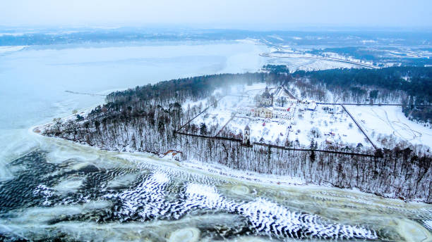 istock Kaunas, Lithuania: Pazaislis Monastery and Church in winter 911766638