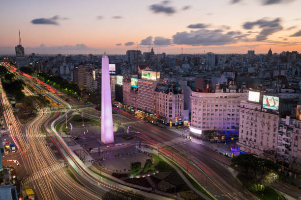 avenida 9 de julio - obelisco foto e immagini stock