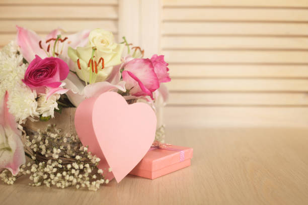 istock Flowers and valentines day card 911831440