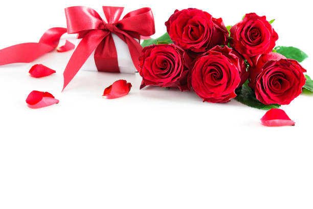 istock Bouquet of red roses and gift box isolated on white 911840246
