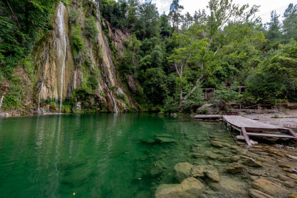 gebiz serik, antalya - turquía. 19 de junio de 2017. cascada de ucansu en gebiz serik, antalya - turquía - serik fotografías e imágenes de stock