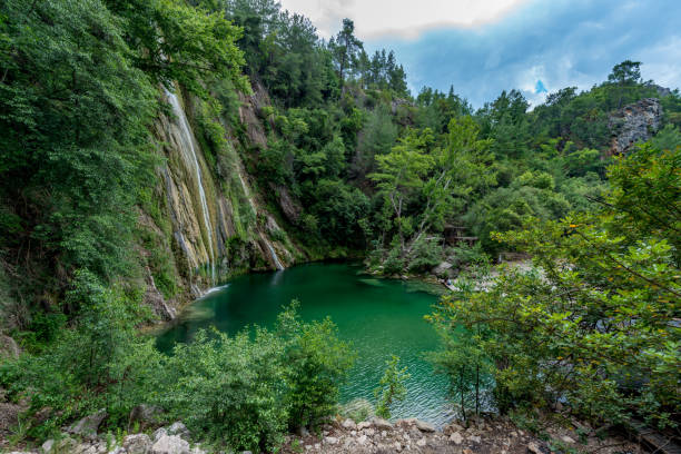 gebiz serik, antalya - turquía. 19 de junio de 2017. cascada de ucansu en gebiz serik, antalya - turquía - serik fotografías e imágenes de stock