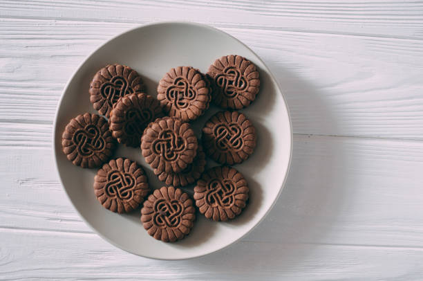 istock Extreme close-up image of chocolate chips cookies 911855520