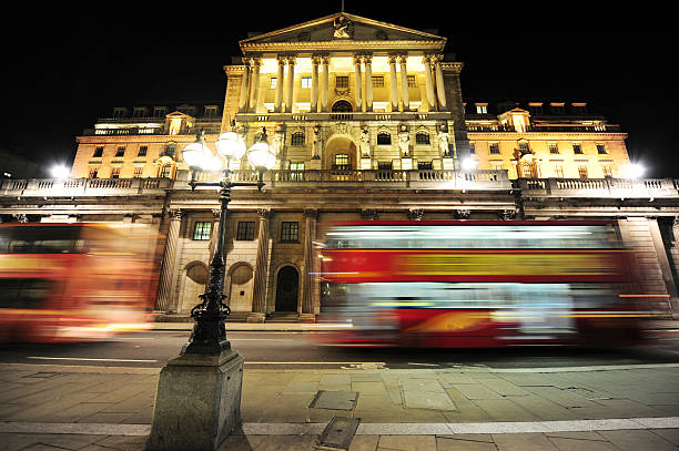 Bank of England at night  bank of england stock pictures, royalty-free photos & images