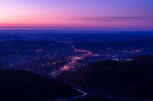 istock Just Before Sunrise at the Cumberland Gap 911878850