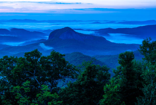 sunrise at looking glass rock - looking glass rock imagens e fotografias de stock