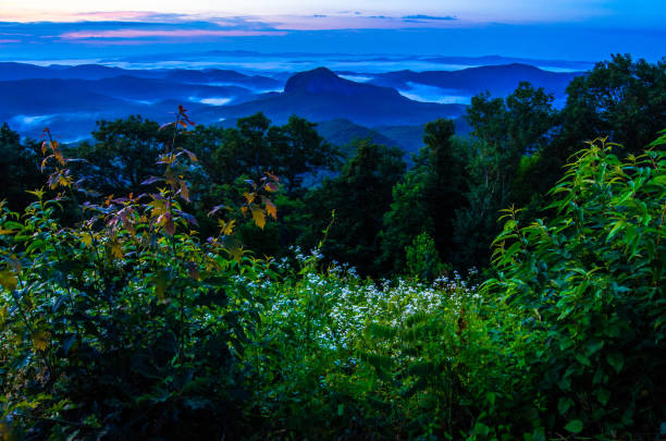 鏡岩の日の出 - looking glass rock ストックフォトと画像