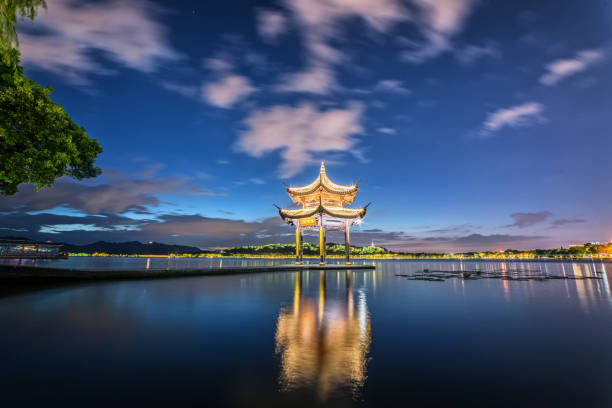 istock Hangzhou West Lake ancient buildings 911922358