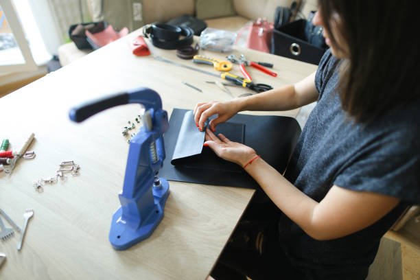 istock Female making belt to or 911936894