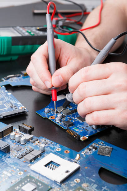 istock Laptop motherboard testing in service center 911966868