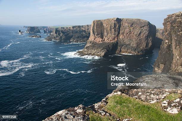 Eshaness Remoto E Muito Scenic Área De Shetland - Fotografias de stock e mais imagens de Ao Ar Livre - Ao Ar Livre, Azul, Contemplação