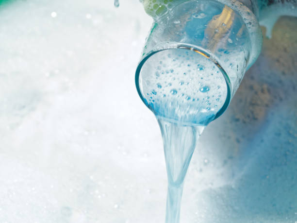 istock Washing of drinking glasses 911974846