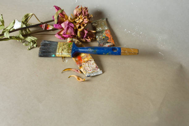 istock Artist Equipment And Flower 911975040