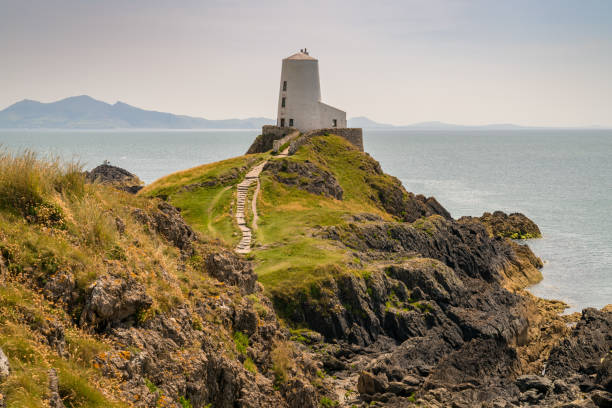 istock Twr Mawr Lighthouse, Ynys Llanddwyn, Anglesey, Gwynedd, Wales, UK 911980006