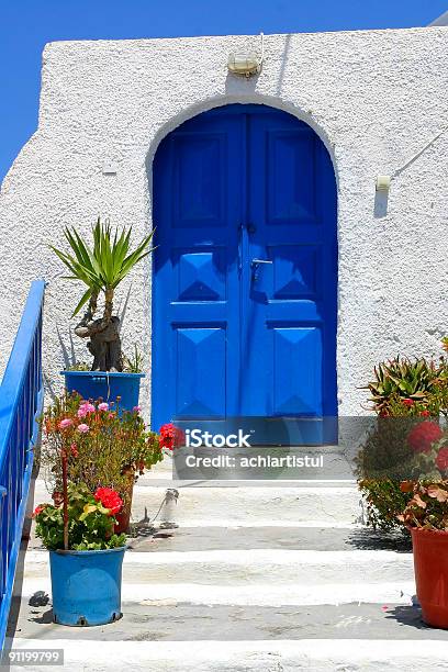 Casa Com A Porta Azul - Fotografias de stock e mais imagens de Alegria - Alegria, Alto-Contraste, Arquitetura