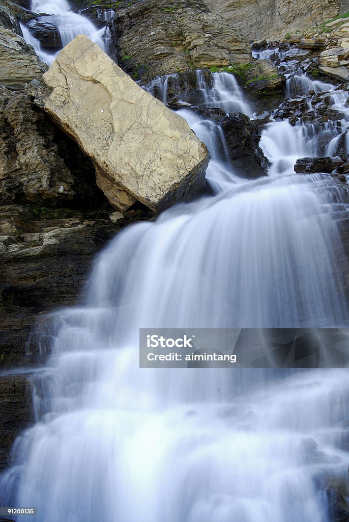 ロックと滝 - アメリカグレイシャー国立公園のロイヤリティフリーストックフォト