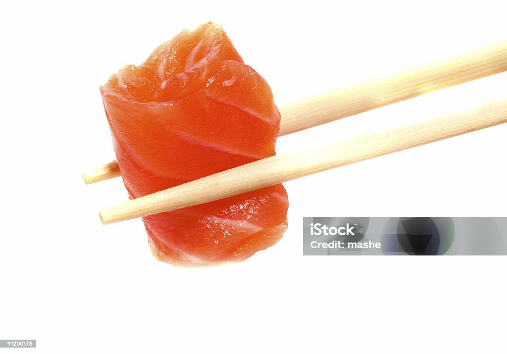 Pezzo di salmone pesce, carne in Bacchette cinesi - Foto stock royalty-free di Antipasto