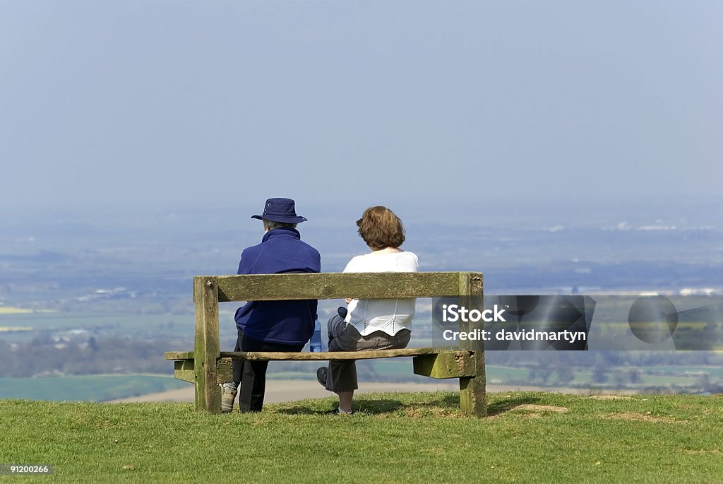 Para Patrząc na widok - Zbiór zdjęć royalty-free (Gloucestershire)