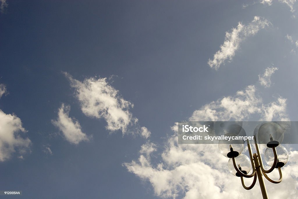 Lámpara de calle y cielo - Foto de stock de Aire libre libre de derechos