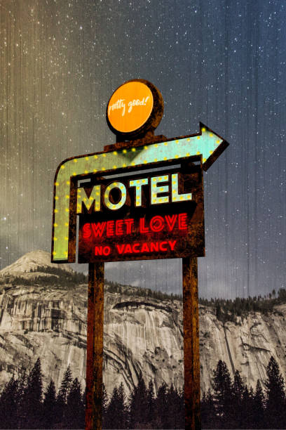 motel sign vintage - sign old fashioned motel sign retro revival imagens e fotografias de stock