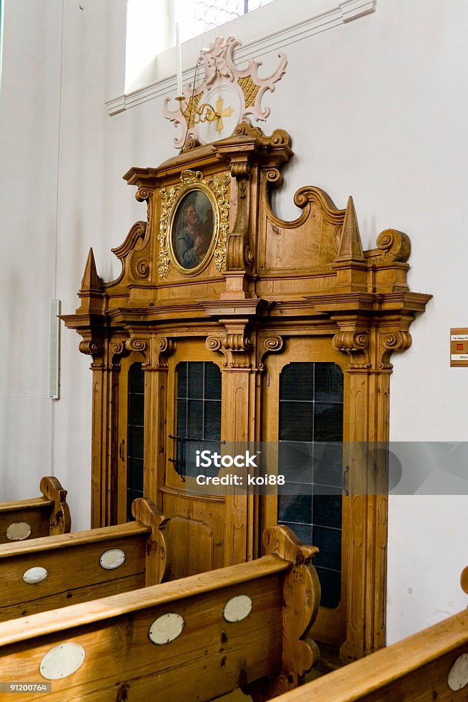 Confessionali in una chiesa cattolica - Foto stock royalty-free di Barocco