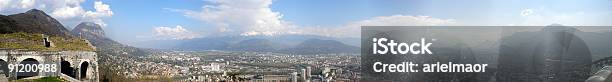 Grenoble Panorâmica - Fotografias de stock e mais imagens de Admirar a Vista - Admirar a Vista, Alpes Europeus, Ao Ar Livre