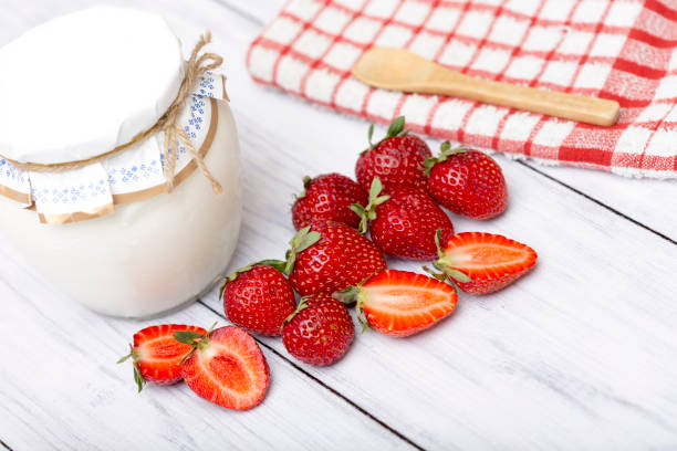 Strawberries and yoghurt dessert