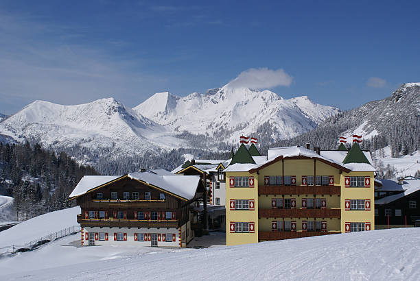 estância alpina austríaco - ski resort winter sport apres ski ski slope imagens e fotografias de stock