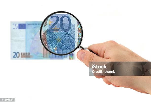 Mão Ampliar 20 Nota De Euro - Fotografias de stock e mais imagens de Detetive - Detetive, Unidade Monetária, Ampliação