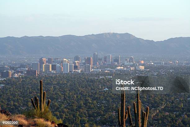 El Centro De La Ciudad De Phoenix Foto de stock y más banco de imágenes de Phoenix - Arizona - Phoenix - Arizona, Panorama urbano, Cactus