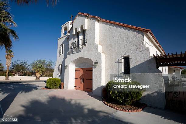 White Iglesia Foto de stock y más banco de imágenes de Iglesia - Iglesia, Adobe, Arquitectura