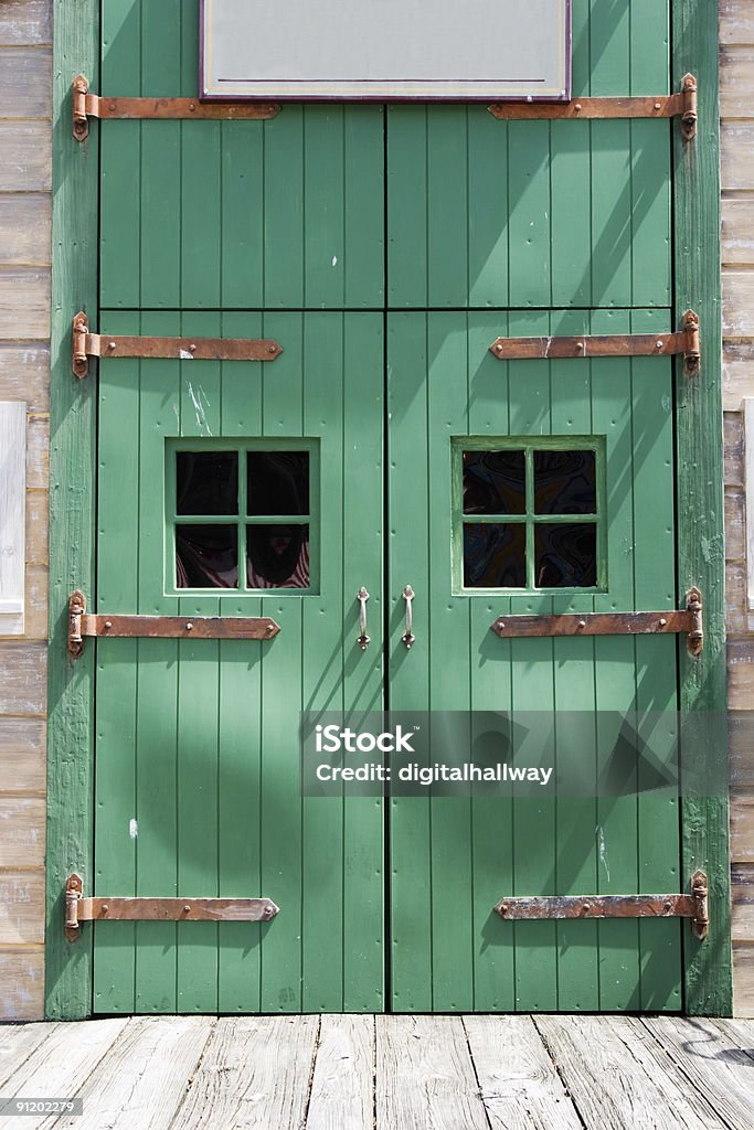 Portes verte - Photo de Bâtiment vu de l'extérieur libre de droits