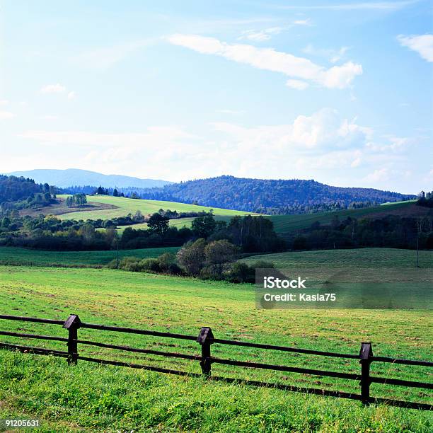 Photo libre de droit de Bieszczady banque d'images et plus d'images libres de droit de Ferme - Aménagement de l'espace - Ferme - Aménagement de l'espace, Arbre, Bois