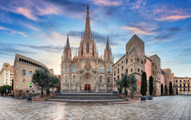 バルセロナ大聖堂、スペイン - steeple spire national landmark famous place ストックフォトと画像