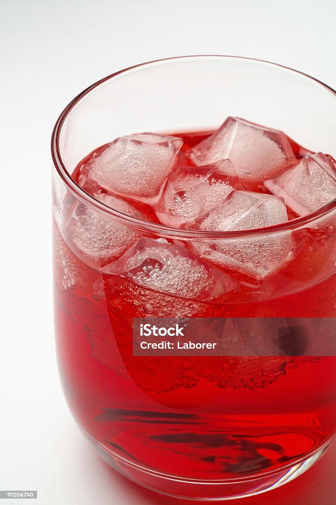 Verre de vin rouge boire un verre avec des glaçons (3 - Photo de Alcool libre de droits