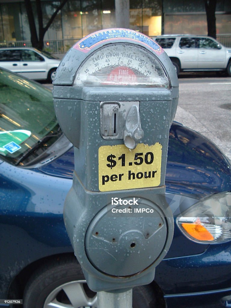Estacionamiento sin servicio de valet bajo de tiempo's! - Foto de stock de Acabar libre de derechos